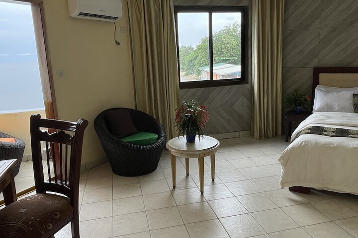 Room 3 of 35