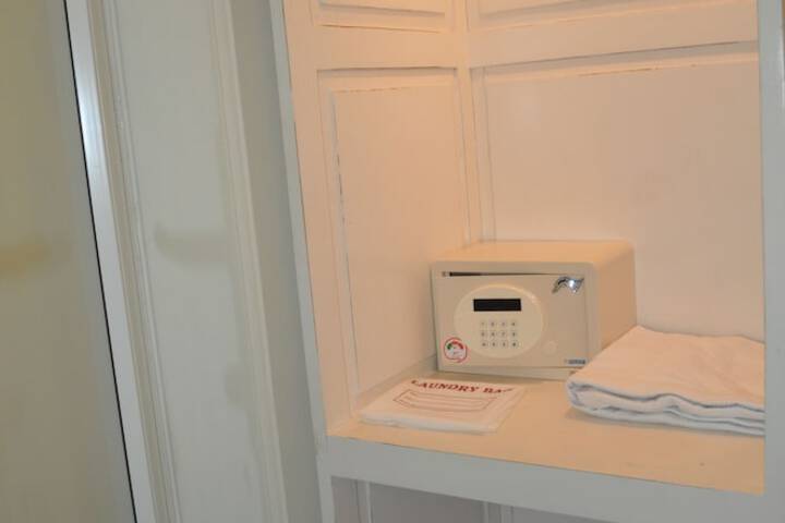Room 4 of 46