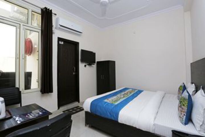 Room 8 of 19
