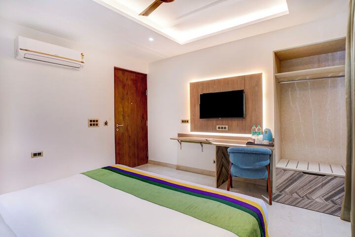 Room 10 of 38