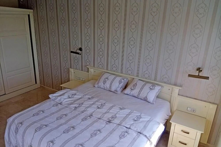 Room 4 of 14