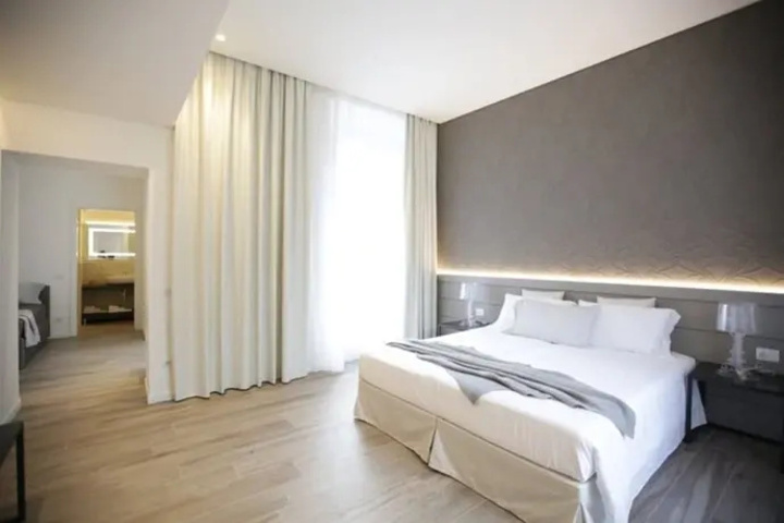 Room 2 of 8