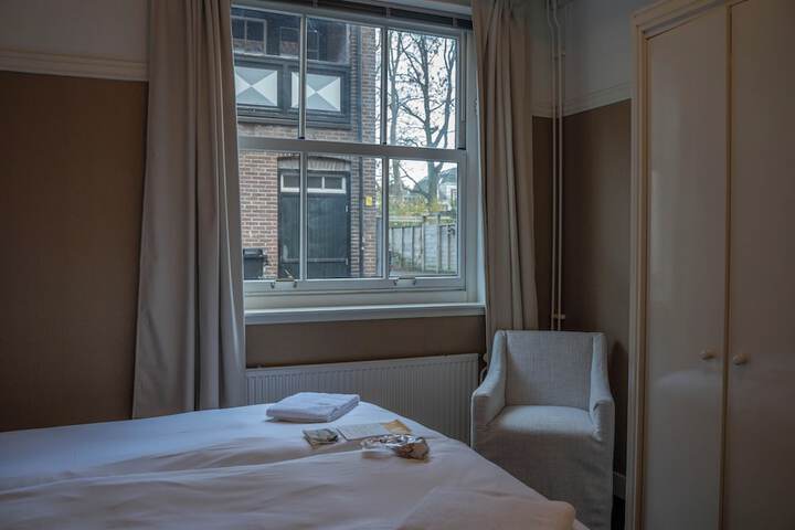 Room 11 of 26