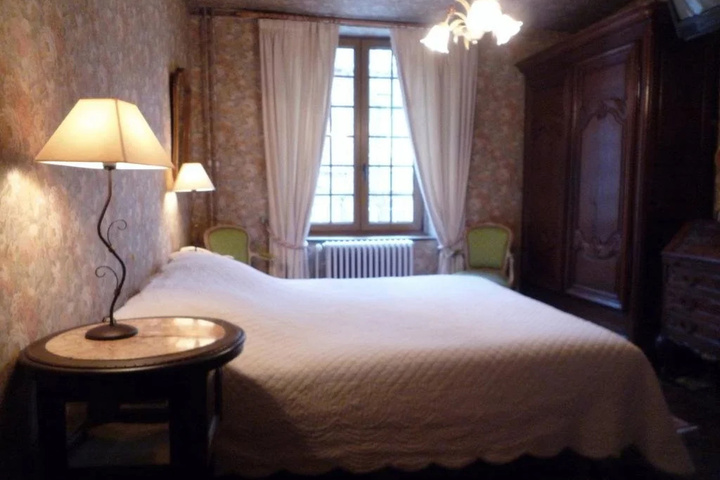 Room 5 of 10