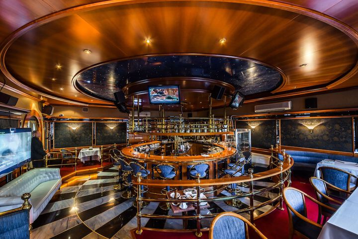 Lounge 106 of 137