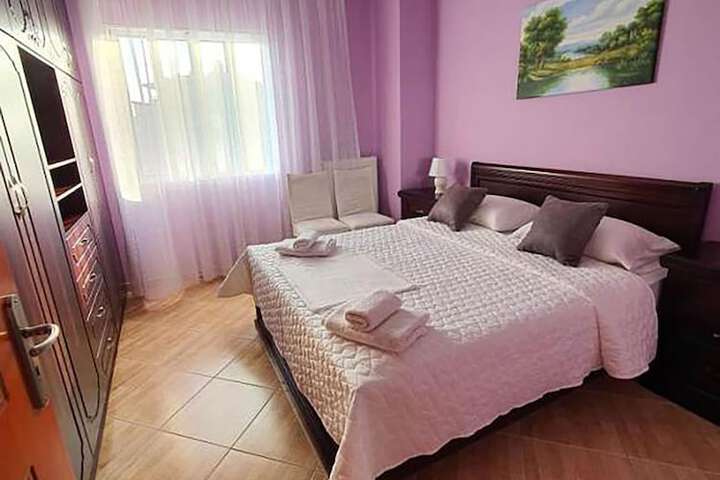 Room 12 of 120