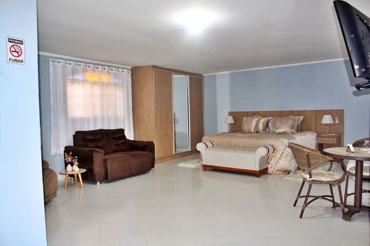 Room 4 of 43