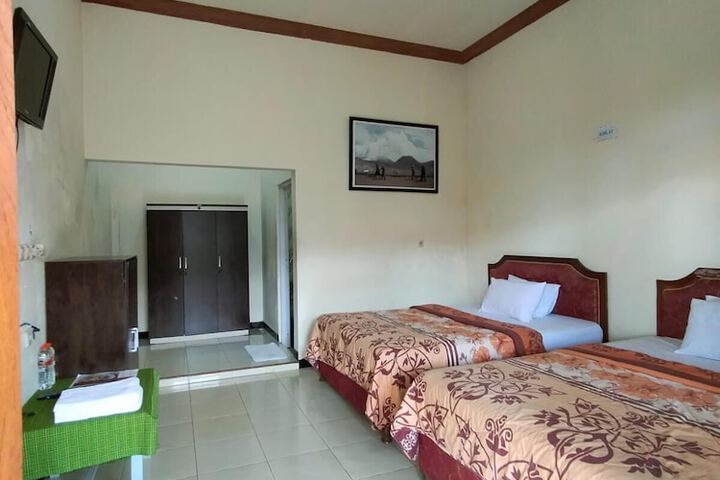 Room 8 of 48