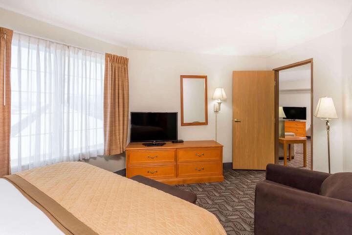 Queen Bed Accessible (5 of 10)