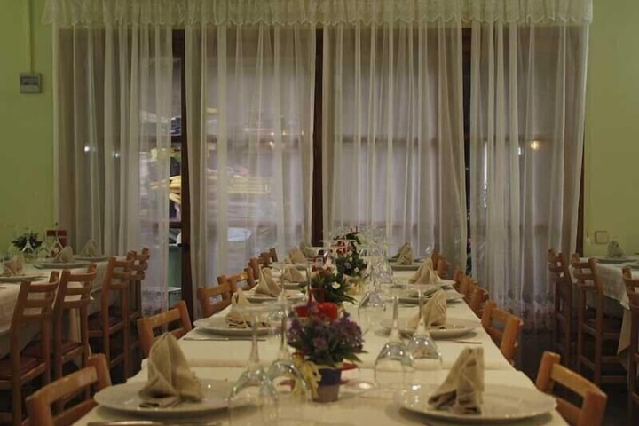 Dining 31 of 34
