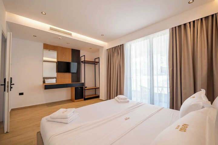 Room 28 of 69