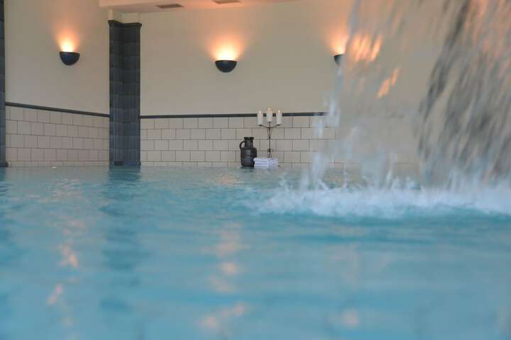 Pool 43 of 87