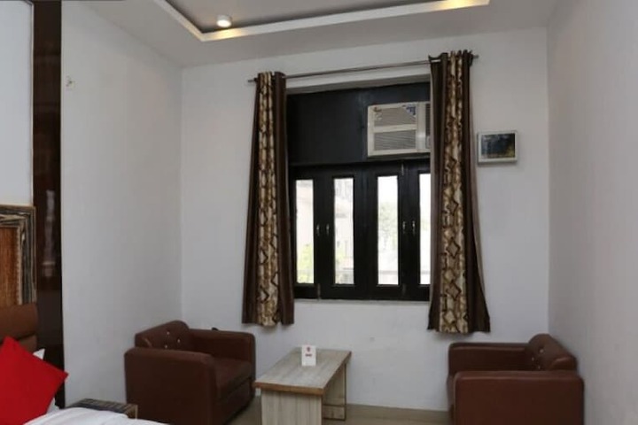Room 8 of 16