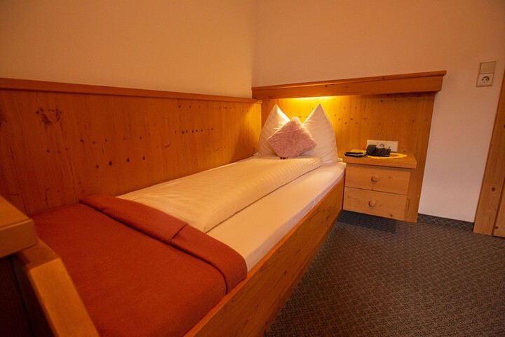 Room 15 of 64