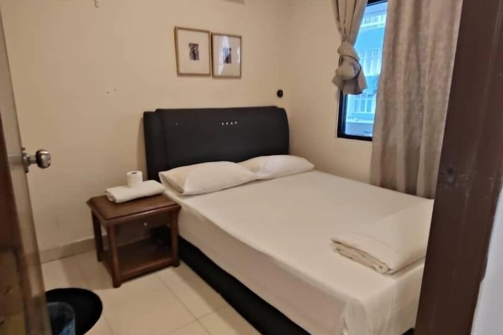 Room 12 of 23