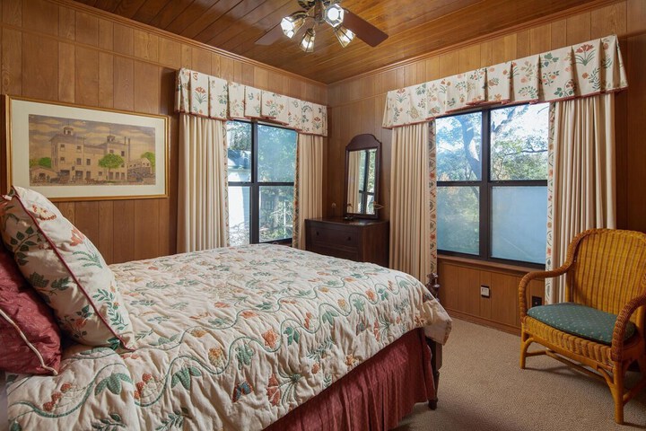 Room 5 of 33