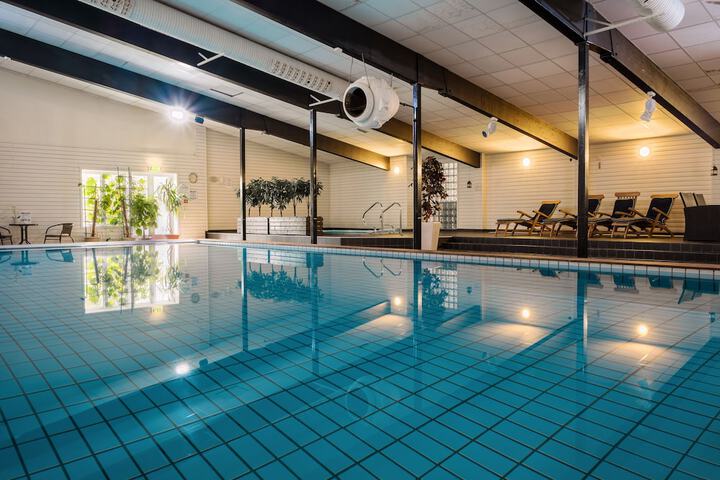 Pool 61 of 106