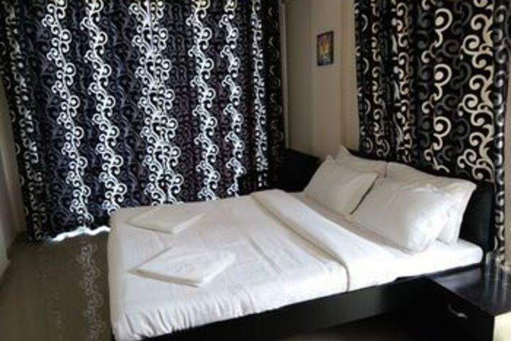 Room 12 of 25