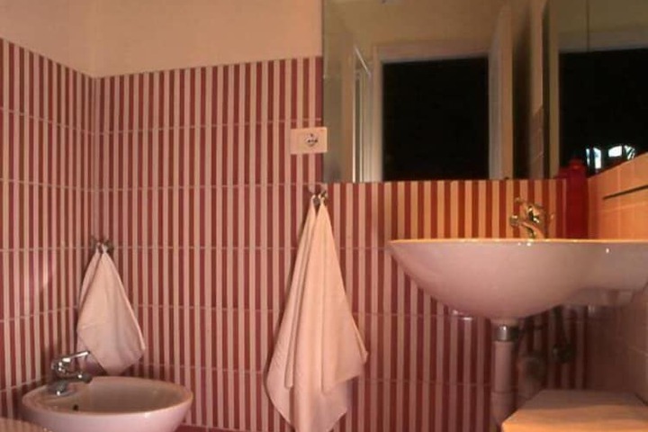 Room 6 of 24
