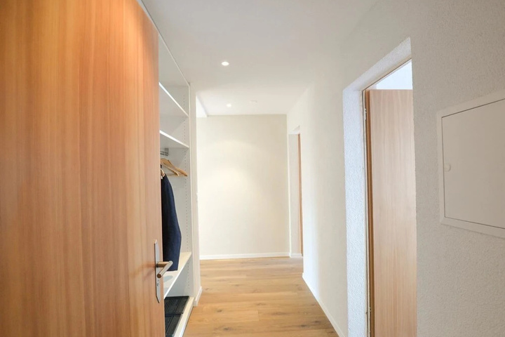 Room 4 of 12