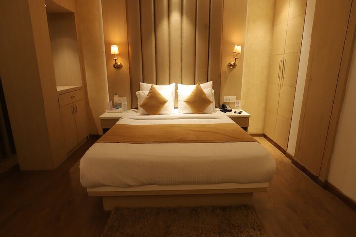 Room 28 of 70