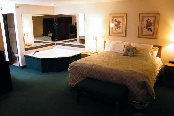 1 King Bed (1 of 11)