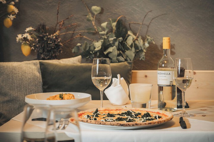 Dining 90 of 115