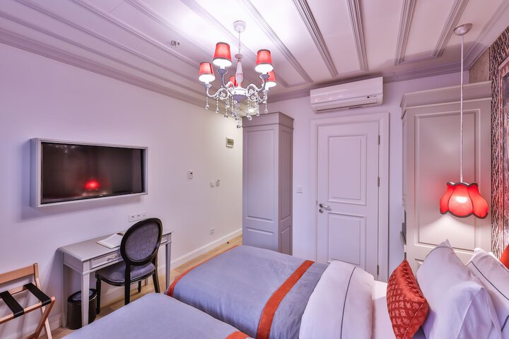Room 8 of 42