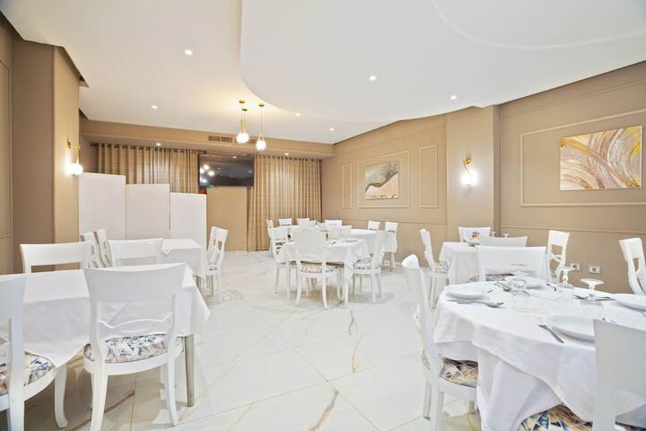 Dining 47 of 62