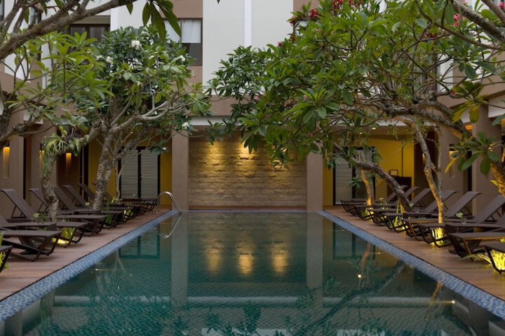 Hotel with Pool