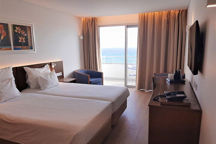 Room 32 of 89