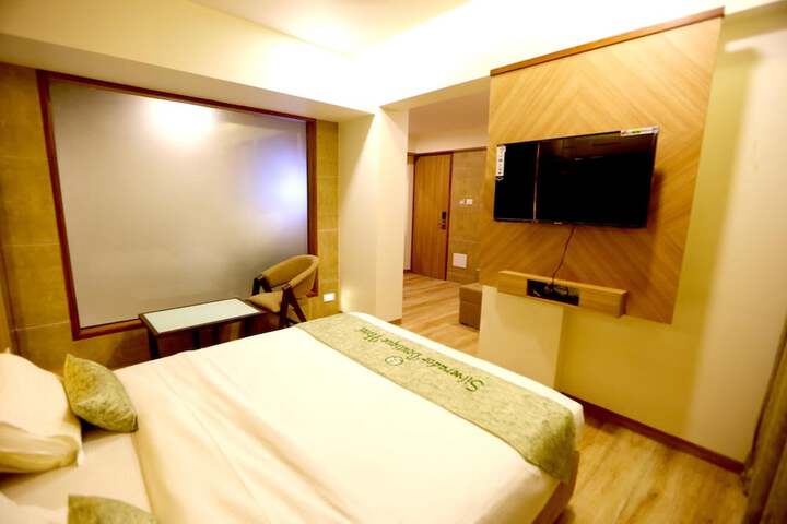 Room 13 of 28