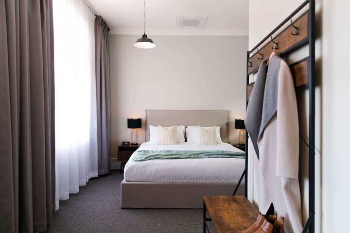 Room 8 of 65
