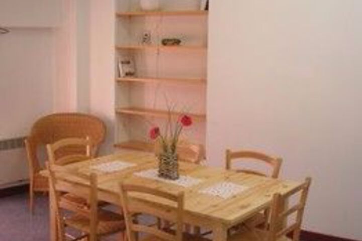 Room 4 of 8