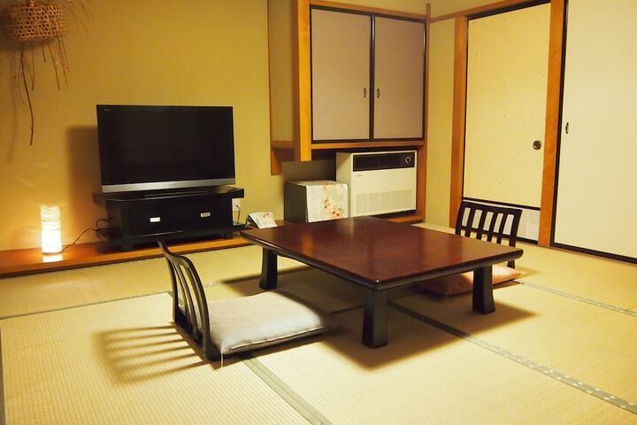 Room 8 of 110