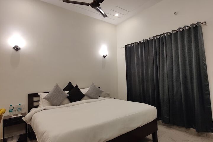 Room 8 of 23