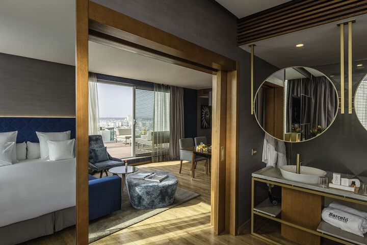 Room 15 of 48