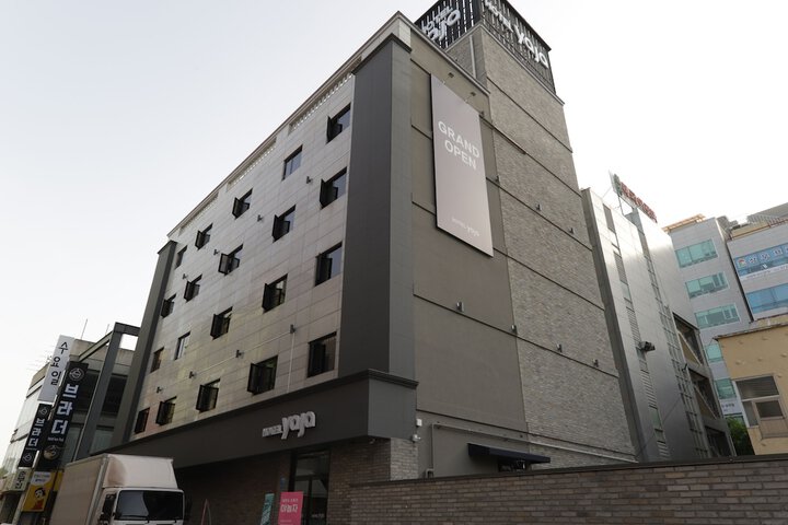 Hotel 63 of 64