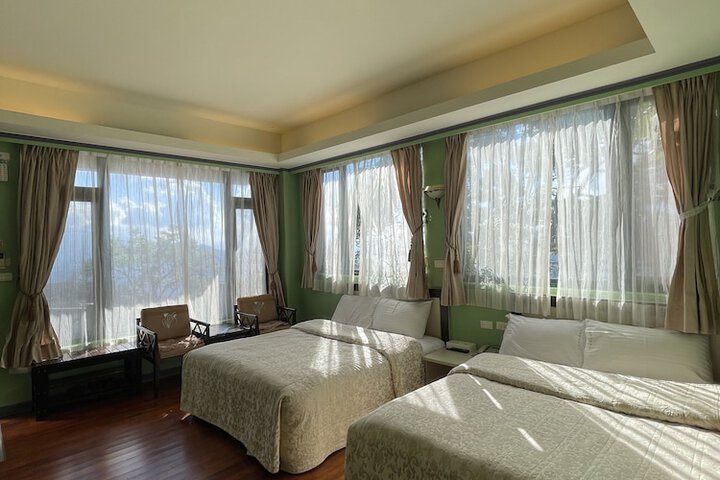 Room 6 of 33
