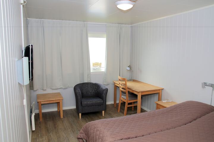 Room 6 of 10