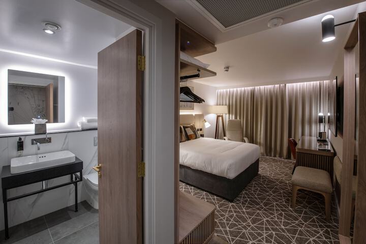 Room 7 of 35