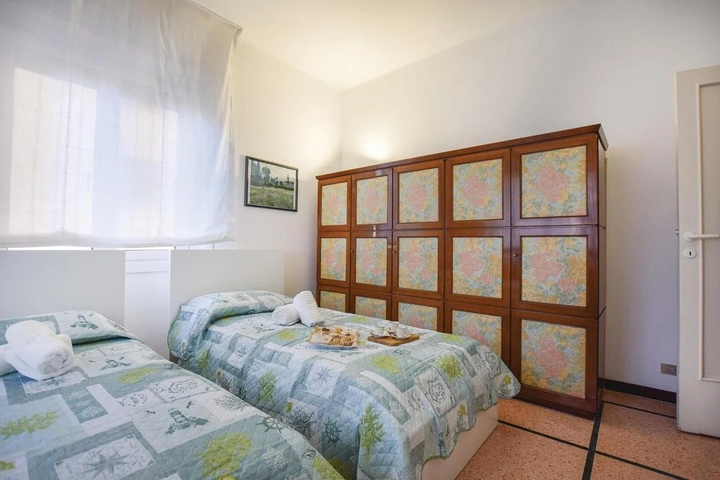 Room 2 of 11