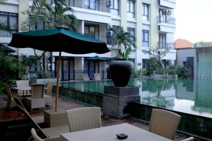 Hotel with Pool