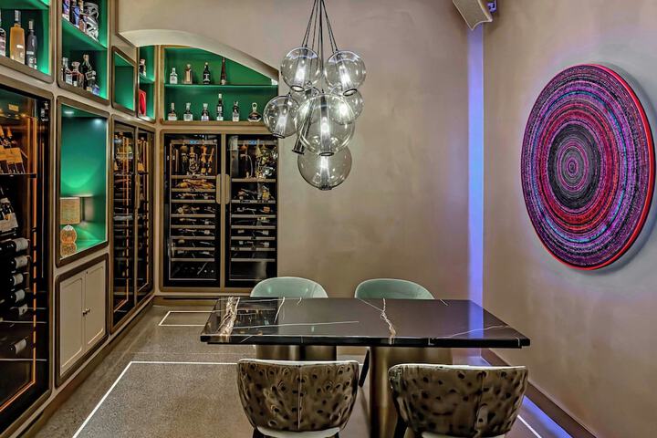 Dining 90 of 161