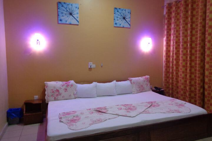 Room 11 of 36