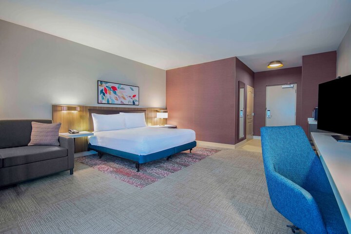 1 King Premium with in Room Drinks Snacks (17 of 17)