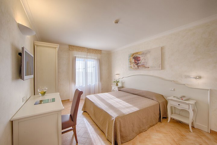 Room 5 of 38