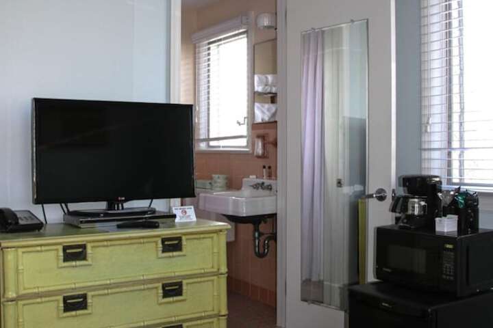 Room 9 of 37