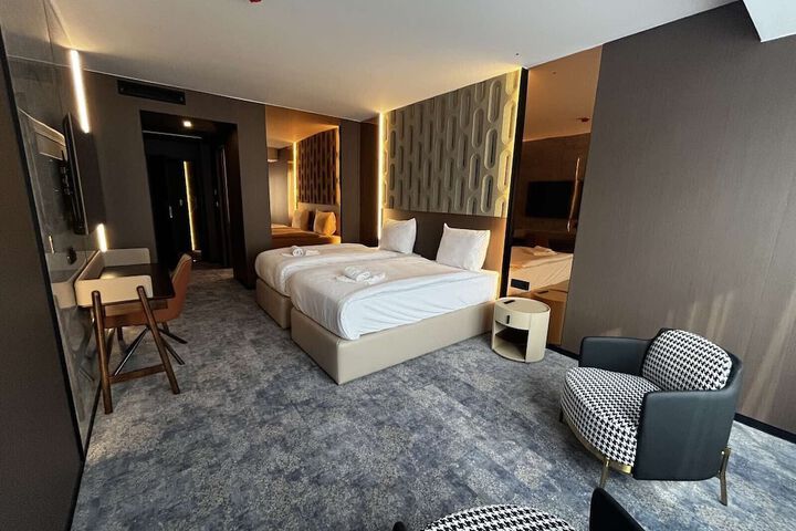 Room 32 of 50