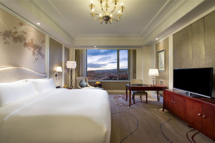 Room 3 of 74